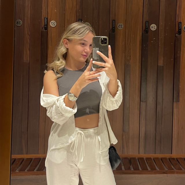 Michelle - Hôtesse de Villa Mácher